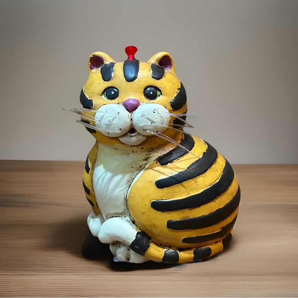 STRIPED TIGER CAT ORNAMENT FIGURINE 3-1/4" TALL Missing String For Hanging